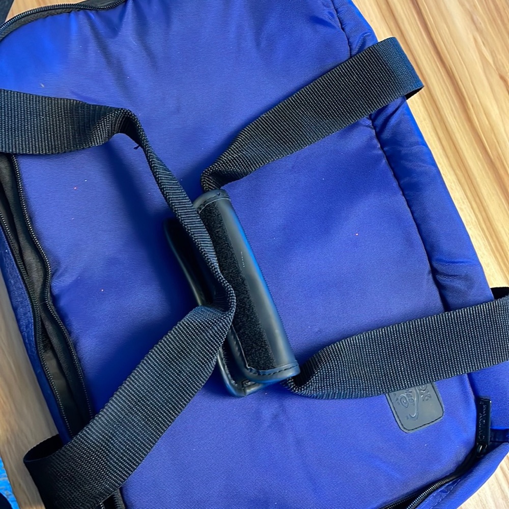 Pyrex Portables hot/cold dish carrier In excellent condition. Velcro Handles,zip